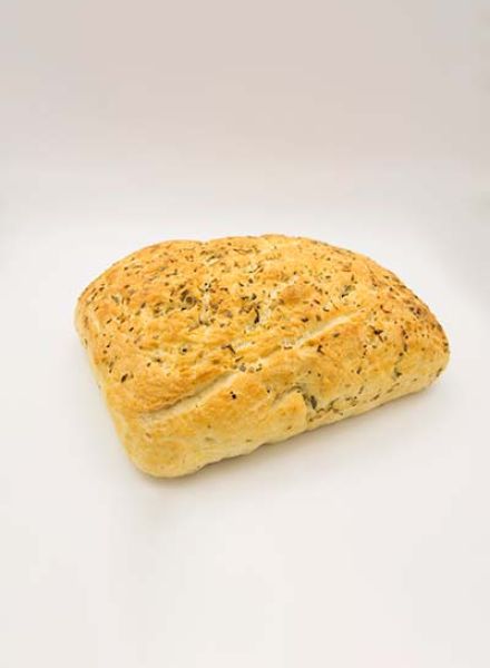 imagen mano de panadera haciendo croissant